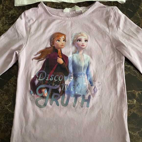 2 pack H & M frozen long sleeved tees size 6 - Picture 2 of 4